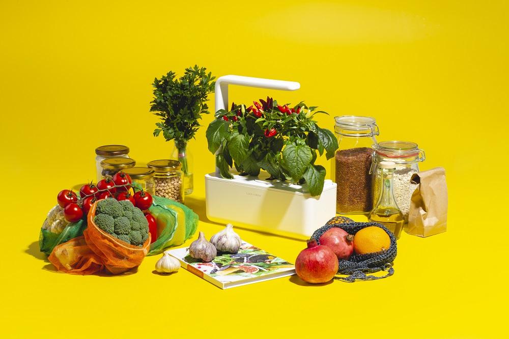 Click & Grow Review: Does The Smart Indoor Garden Work?